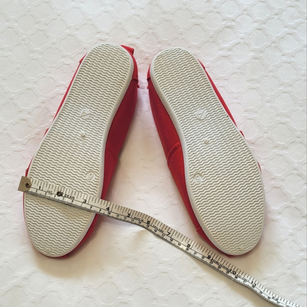 😍3/$25 Red Canvas Slip On Flats - Picture 2 of 7